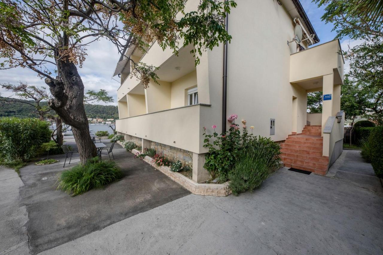 Apartments By The Sea Supetarska Draga - Donja, Rab - 11769 Екстериор снимка