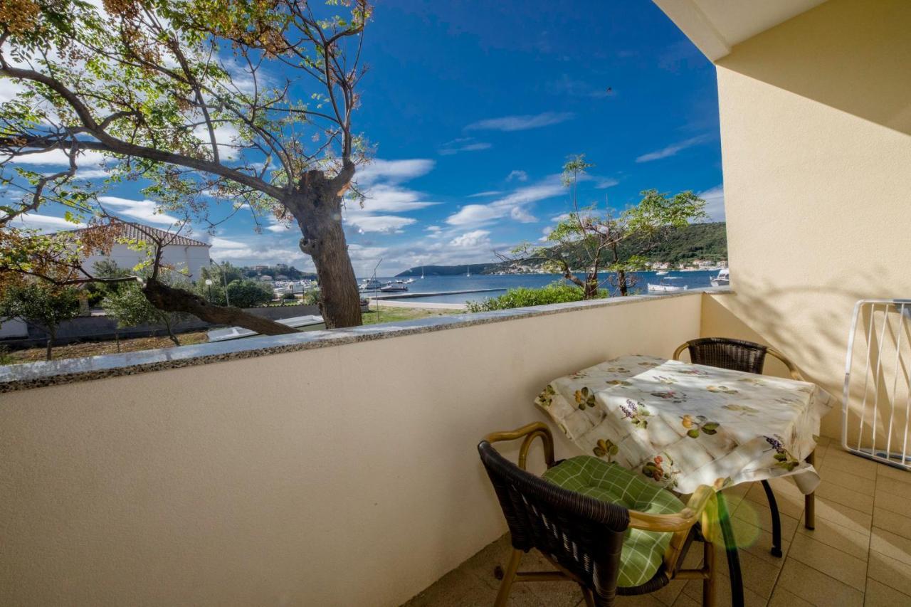 Apartments By The Sea Supetarska Draga - Donja, Rab - 11769 Екстериор снимка