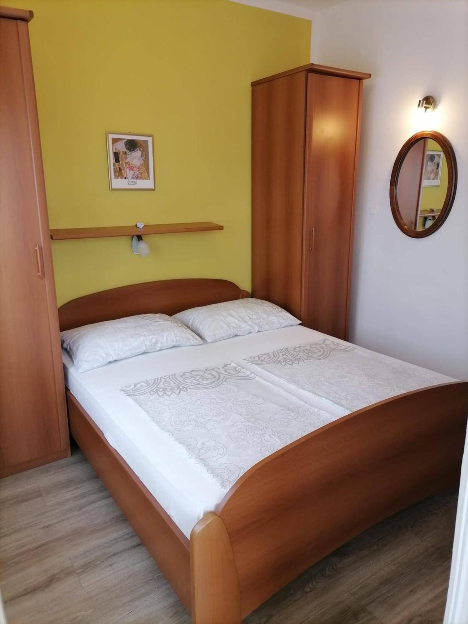 Apartments By The Sea Supetarska Draga - Donja, Rab - 11769 Стая снимка