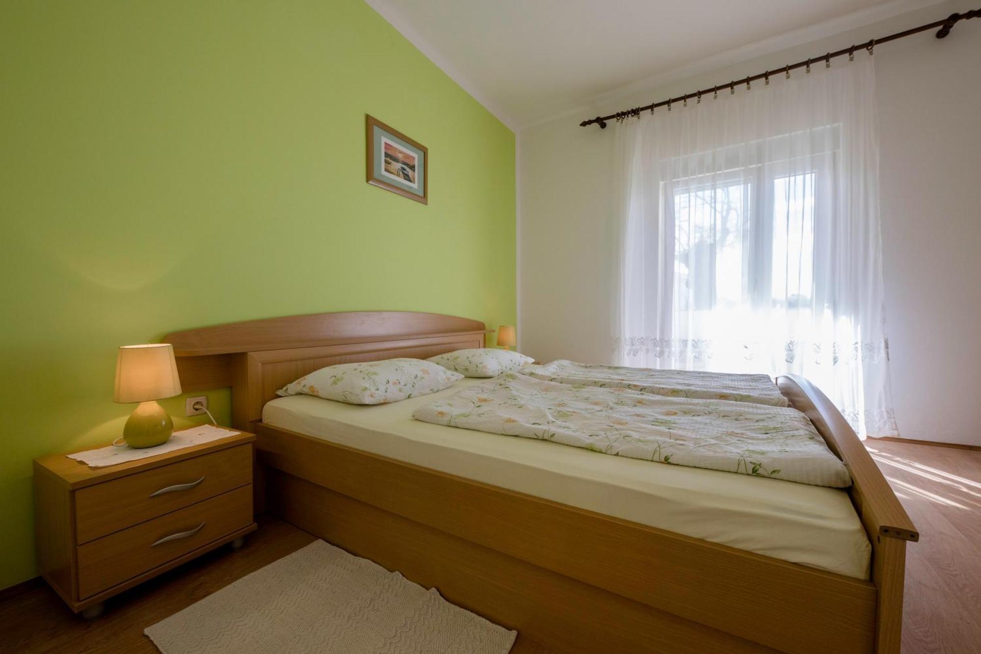 Apartments By The Sea Supetarska Draga - Donja, Rab - 11769 Стая снимка