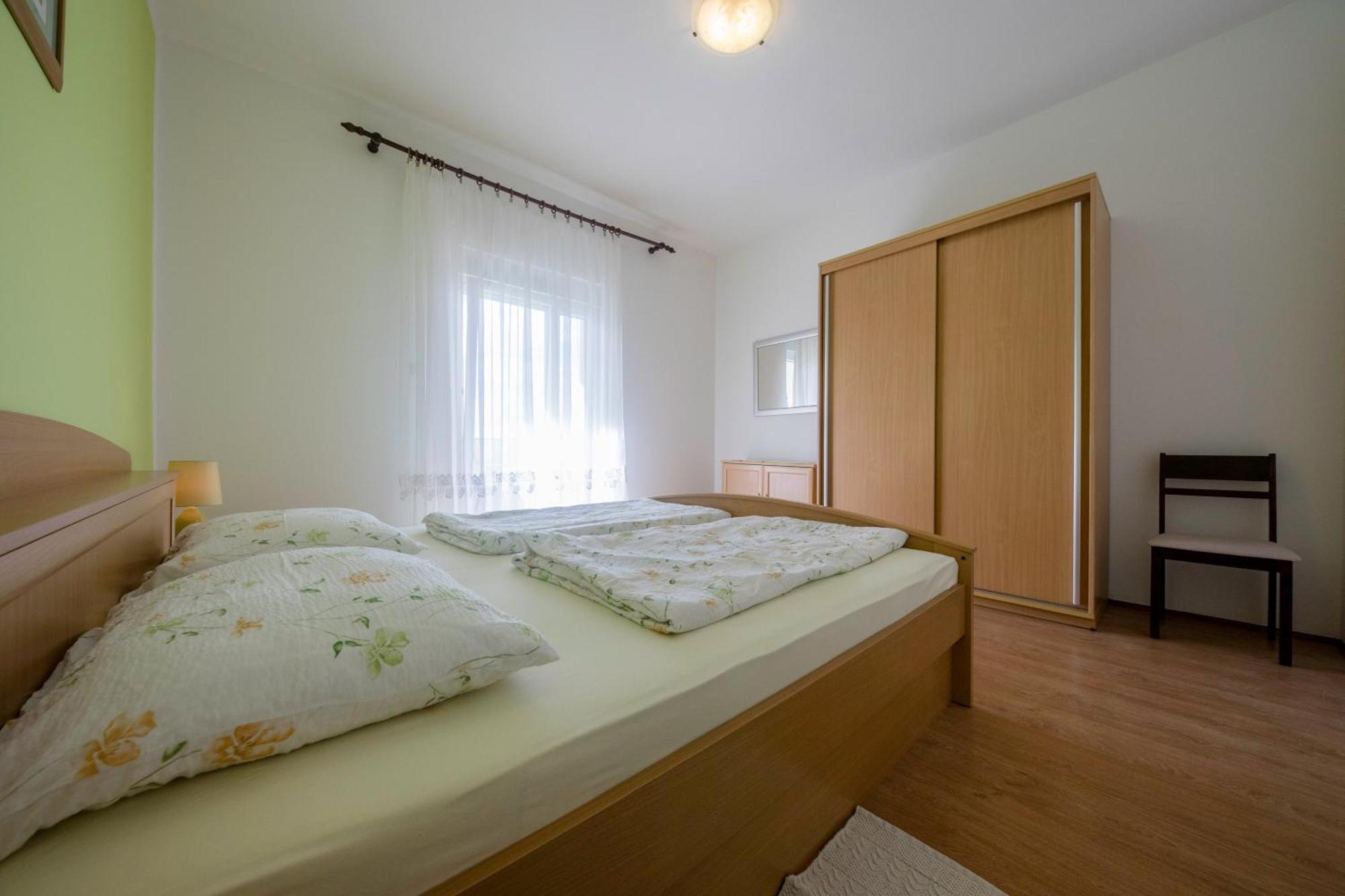 Apartments By The Sea Supetarska Draga - Donja, Rab - 11769 Стая снимка