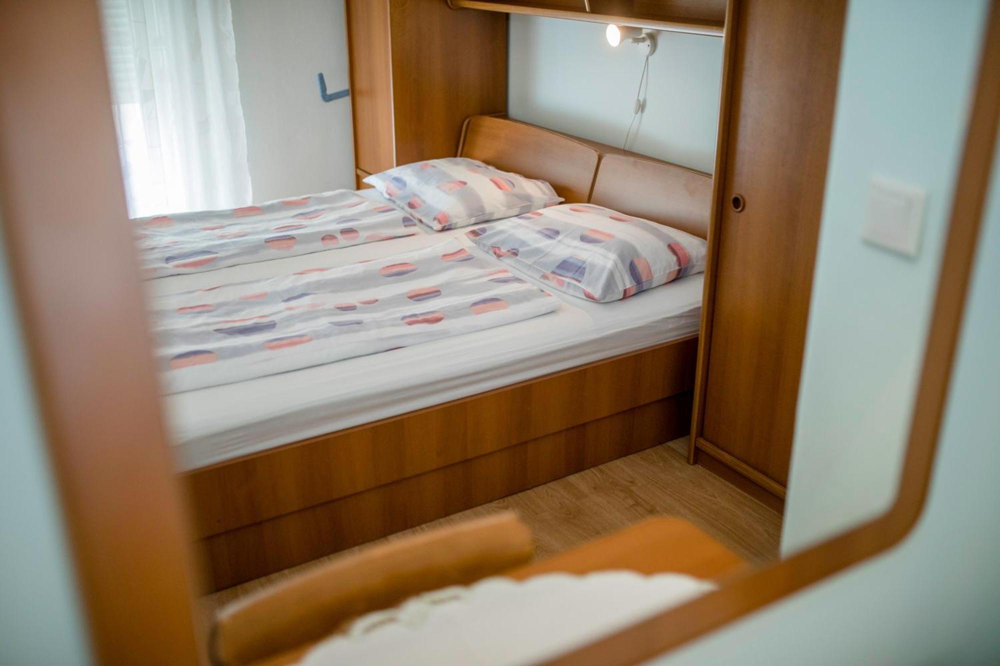 Apartments By The Sea Supetarska Draga - Donja, Rab - 11769 Стая снимка