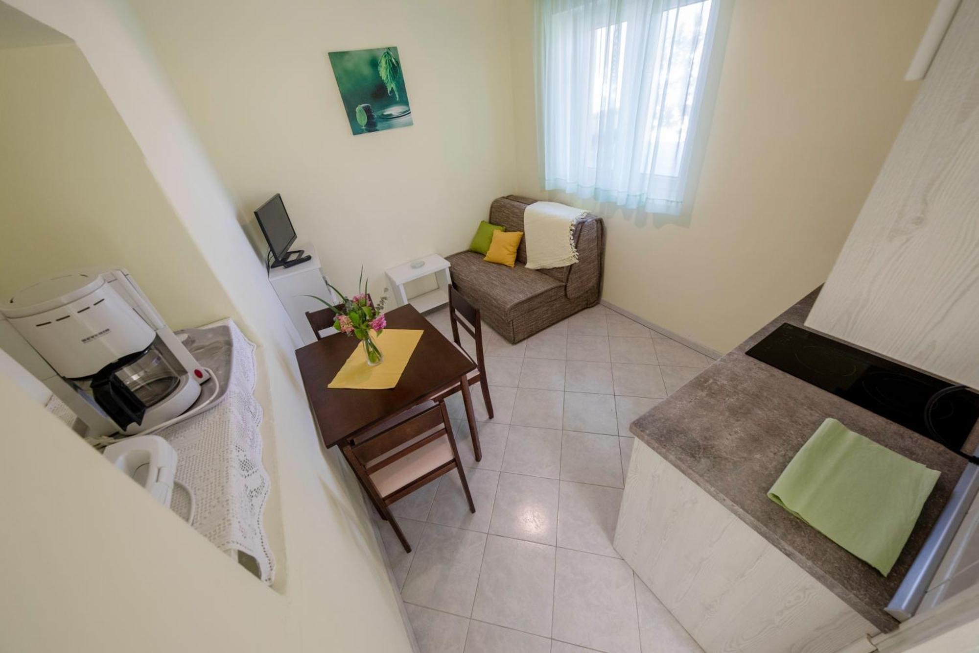 Apartments By The Sea Supetarska Draga - Donja, Rab - 11769 Стая снимка